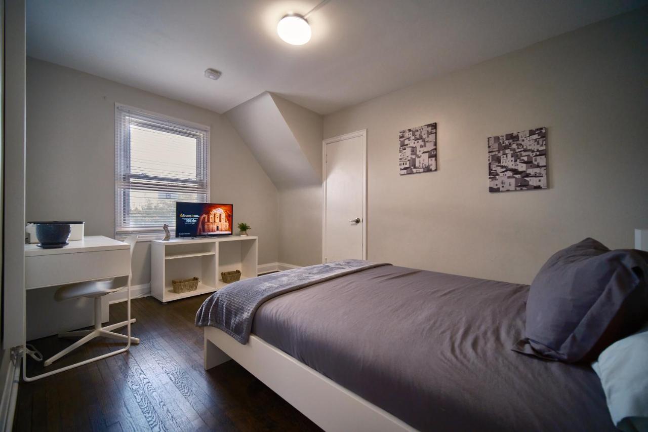 Hamilton Chic Retreat - Comfy Beds - Garden - Pool 아파트 외부 사진