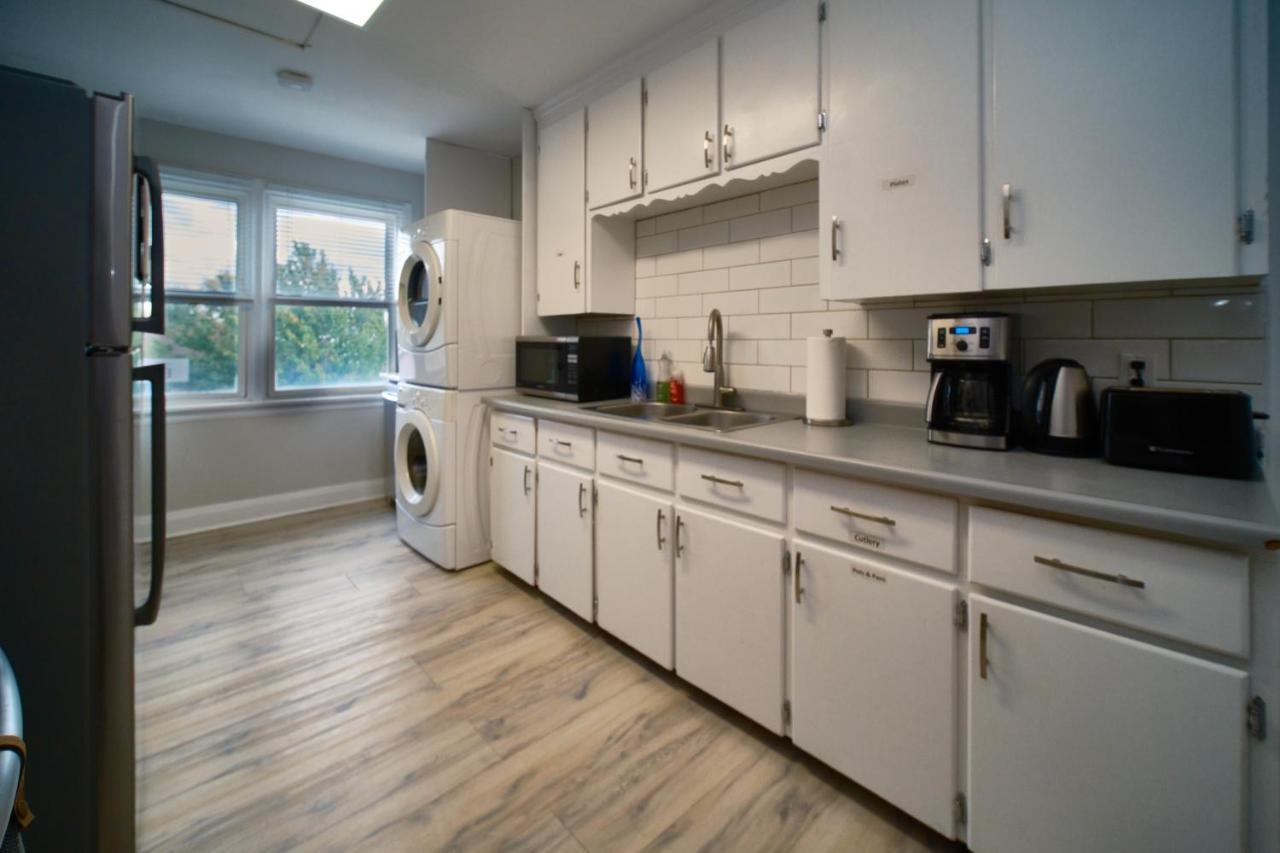 Hamilton Chic Retreat - Comfy Beds - Garden - Pool 아파트 외부 사진