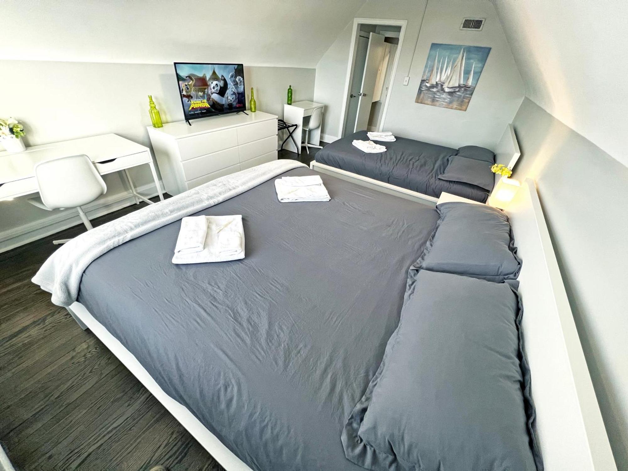Hamilton Chic Retreat - Comfy Beds - Garden - Pool 아파트 외부 사진